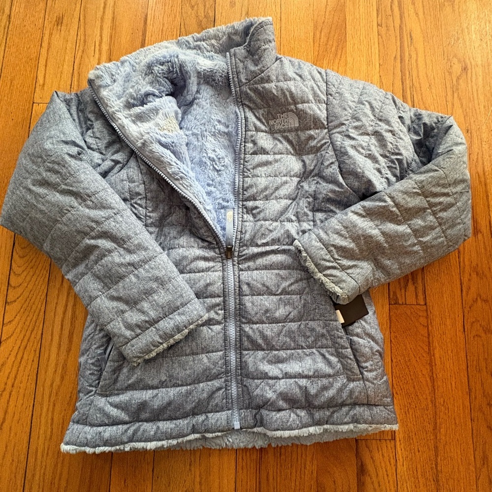 North Face Girls lilac/blueish reversible coat/jacket. Used.In great condition.
